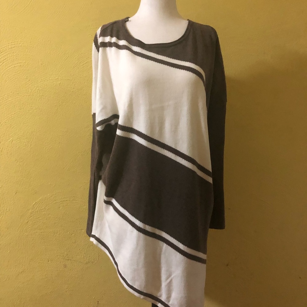 New Woman’s Marble Asymmetric Sweater NWT!
